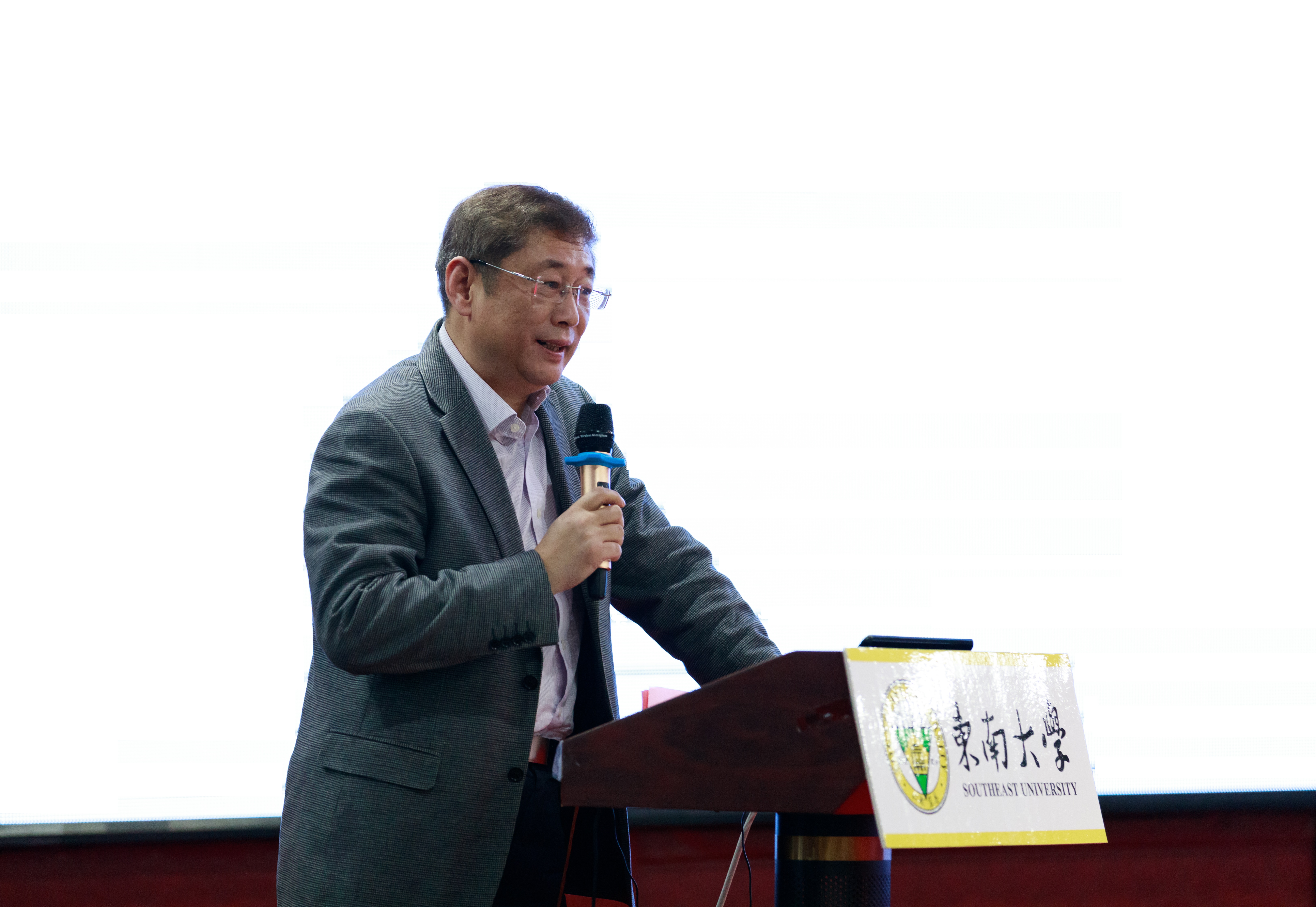 (东南大学副校长黄大卫)